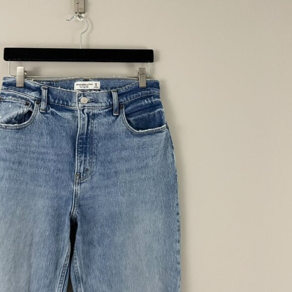 Abercrombie & Fitch Curve Love High Rise The '90s Straight Jeans Size 29 Short - Picture 5 of 7
